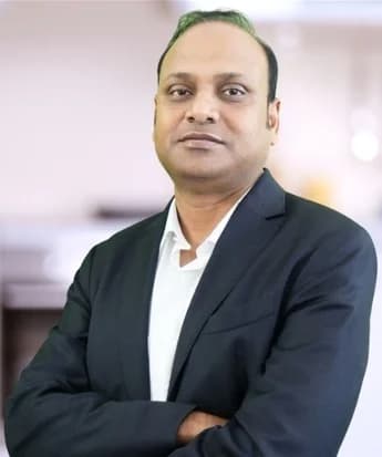 Dr. Himanshu Gaur consulting a South Delhi orthopedic patient in CR Park